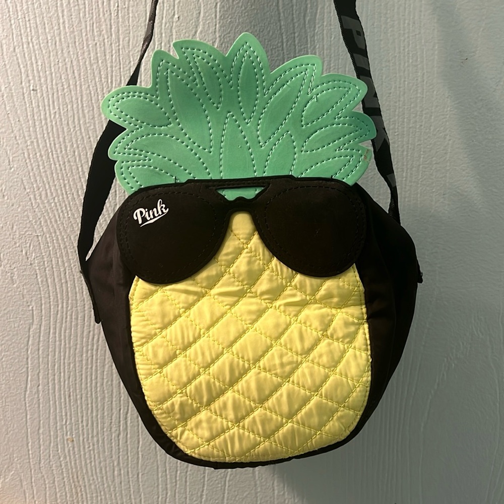 PINK’S Victoria Secret Pineapple Cooler